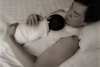 연정훈, 생후 일주일 된 딸 최초 공개