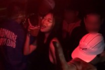 소녀 설리, 클럽에 가면 타락버전 변신