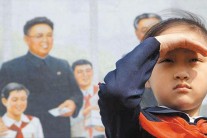 [이세진의 예고편] ‘태양 아래’, 연출된 평양을 담은 ‘다큐멘터리의 역설’