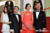 칸 영화제 ‘아가씨’ 극과 극 반응…수상 가능할까?