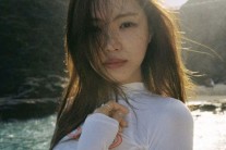 손나은, 하와이서 래시가드 입고 ‘어른 몸매’ 자랑