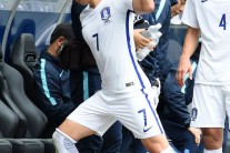 “손흥민, 대학축제 갈 때였냐”…축구팬 비난 봇물