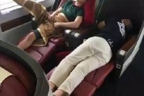 빅뱅 승리 비매너 논란…“승객 민폐”