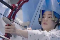 의드 ‘수술 中 활쏘기’ 논란…실제 유사사례 있어