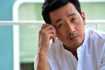 [인터뷰] ‘터널’ 하정우, “불쑥 올라오는 감정 그대로 표현하는 짜릿함…”