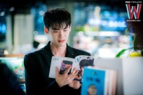 [서병기 연예톡톡]‘W’ 마니아 드라마의 길, 일반 드라마의 길