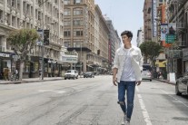 가수 팀, 기습 컴백… 26일 싱글 앨범 ‘그려본다’ 공개