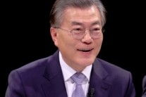 문재인 “유시민 영입? 국민들이 러브콜하면 운명 되는 것”