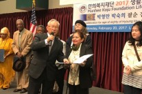 노인센터 박형만 이사장 불우이웃 40명에게 후원금 2만달러 전달