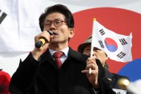 김문수 “모든 것 고영태의 음모”, 살벌한 토론에 카메라까지 끄며…
