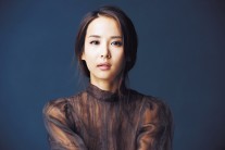 방긋하다 섬뜩한 ‘광녀’…조여정의 재발견