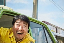 ‘군함도’ 2일 500만 돌파, ‘택시운전사’ 예매율 1위…판도 변화 예고