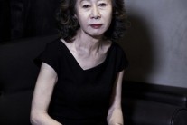 [서병기 연예톡톡]윤여정, 후배 배우 연기력 평가 질문에 어떻게 답했을까?