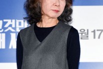 윤여정 “내가 밥값 못낼 정도로 어려울땐?…아예 외출 안해”