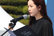 한지민, 현충일 추모시 외워서 낭독…고운 배우의 정성