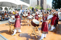 ‘화랑’ 한인청소년들, LA필 100년 축제서 난타 공연