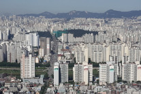 한국 수도권 주택거래량 1년만에 반토막… 서울은 25%로 축소