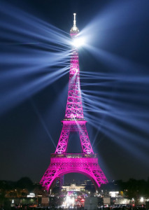 건립 130주년을 맞은 프랑스 파리 에펠탑에서 15일 밤(현지시간) 화려한레이저 쇼가 펼쳐졌다. [연합=헤럴드] 