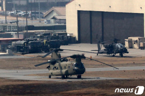 경기도 평택시 미8군사령부 캠프 험프리스에 미군 헬기들이 계류되어 있다. /뉴스1 © News1 