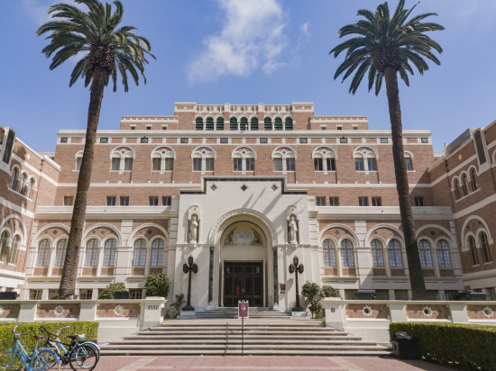 Exterior view of Doheny Memorial Library of USC