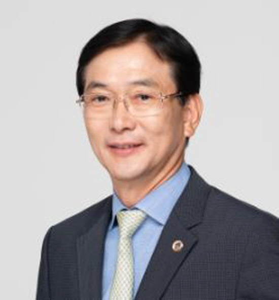 박성수 회장님 헤드샷