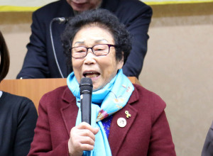 일제 강점기 징용 피해자인 양금덕(91) 씨가 17일 오후 일본 도쿄에서 열린 '금요행동' 500회 기념 특별 집회에서 인사말을 하고 있다. [연합=헤럴드경제]
