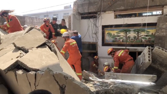 중국 산시성 식당 붕괴로 37명 매몰…5명 사망