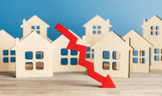 Real Estate Market Falls. Red arrow