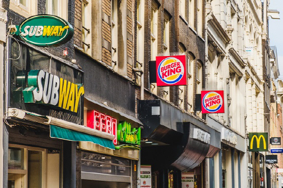 logos of Subway, Mcdonald and Burger King i