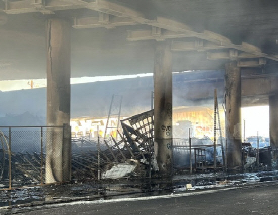 LA FREEWAY FIRE-2