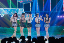 뉴진스, 데뷔 1년 5개월 만에 더블 밀리언셀러…K-팝 걸그룹 최단 기간
