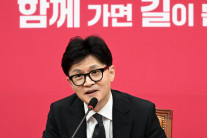 윤석열·한동훈 ‘정치적 결별’?…당내 “용산과 수직관계 인정한 꼴” 자충수 비판 [이런정치]