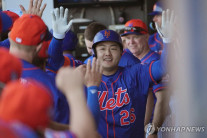 메츠 최지만, 시범경기 홈런…MLB 살아남기 ‘파란불’