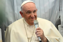 “너무 예뻐 머리 핑 돈 여인 있었다” 교황의 솔직한 고백…언제, 어디서?