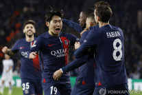 이강인, UCL 첫도움…PSG,3년 만에 8강행