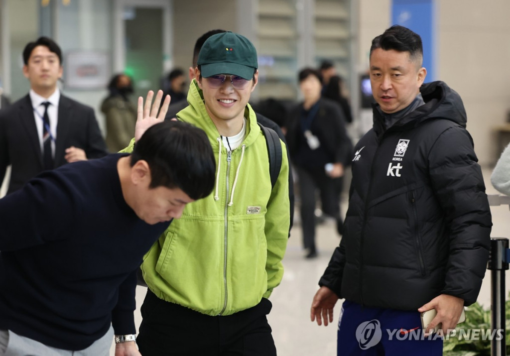 축구 국가대표 이강인이 19일 오후 인천국제공항 2터미널 입국장을 통해 입국하고 있다.(연합)