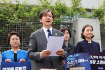 조국 “김건희 소환 조사하라…안 하면 민주당 손잡고 특검 추진”