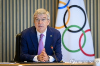 IOC위원장, 신분 속인 유튜버 전화에 “러 선수들 모니터링” 실토