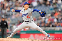 MLB 최고액 투수 야마모토, 6이닝 7K 무실점 시즌 2승…몸값 하나