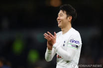 손흥민 ‘결승골 도움’…토트넘, 노팅엄 3-1 꺾고 4위로