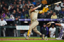 김하성 11경기 만에 멀티 히트로 타율 0.228…팀은 역전패