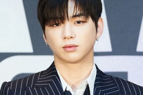 강다니엘, 소속사 대주주 고소…‘몰래 100억대 선급계약’ 있었나