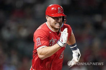 MLB 에인절스 간판스타 트라우트 무릎 수술…장기 결장 불가피