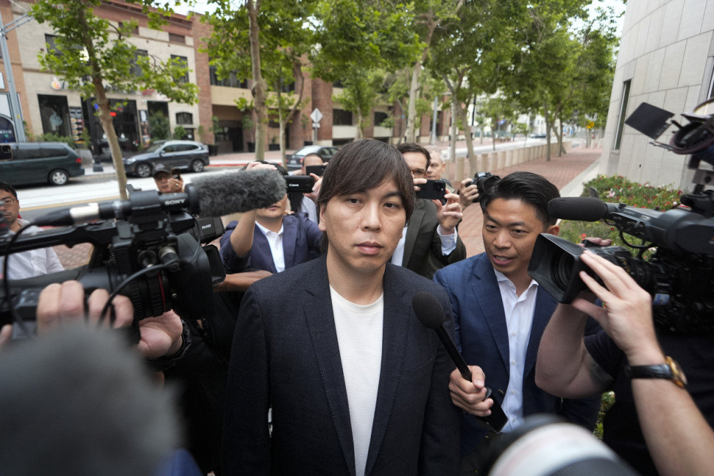 오타니 통역사였던 이페이 미즈하라가 4일 로스앤젤레스 법원에 출두하고 있다.[AP=연합]