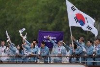 비내리는 파리에서 최초 ‘야외 개회식’…한국 48번째로 등장