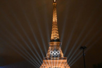 [올림픽 포토] 에펠탑에 수놓은 오륜마크