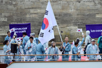 바흐 IOC위원장 “한국을 북한으로 호명…사과할 것”