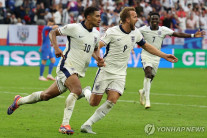 잉글랜드, 슬로바키아에 2-1 연장승…케인 역전 결승골