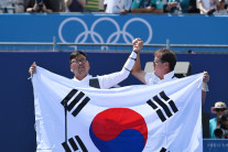 한국양궁, 사상 첫 올림픽 5종목 석권…김우진, 남자 첫 3관왕