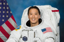 “낯익은 ‘얼굴’, 우주로” NASA 한국계 우주비행사 조니 김, 우주정거장 간다